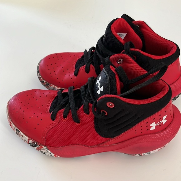 Under Armor Basketball shoes - Picture 2 of 4